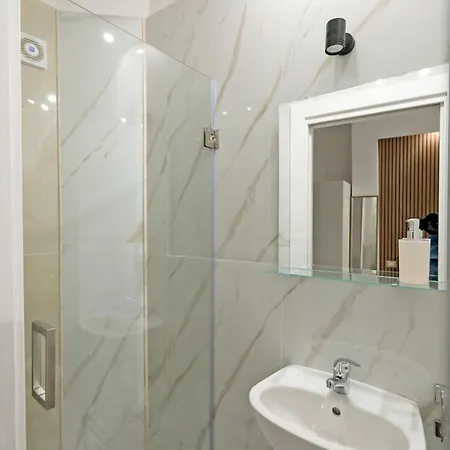 B&B And Me - 5 Min Dall'aeroporto & Wi-fi 4*