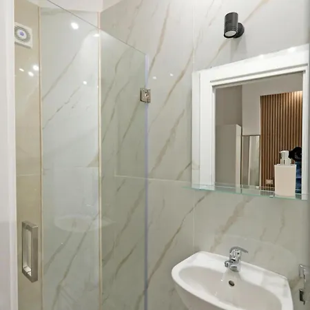 And Me - 5 Min Dall'aeroporto & Wi-fi B&B