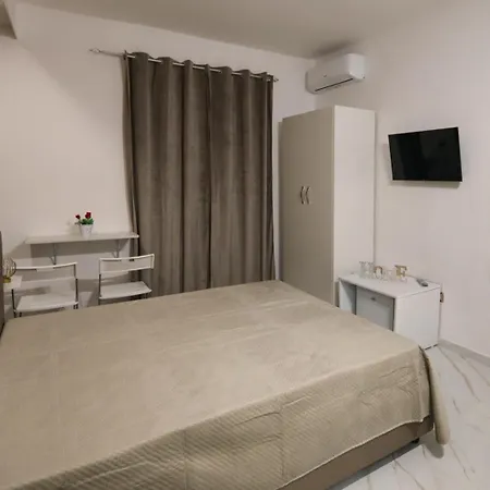 And Me - 5 Min Dall'aeroporto & Wi-fi B&B 4*