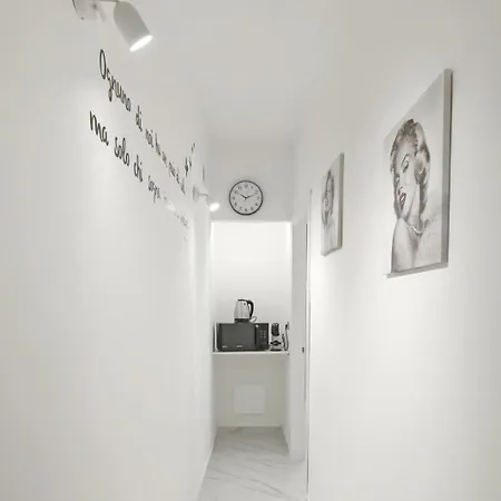 B&B And Me - 5 Min Dall'aeroporto & Wi-fi 나폴리