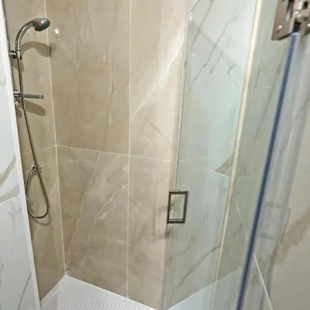 And Me - 5 Min Dall'aeroporto & Wi-fi B&B