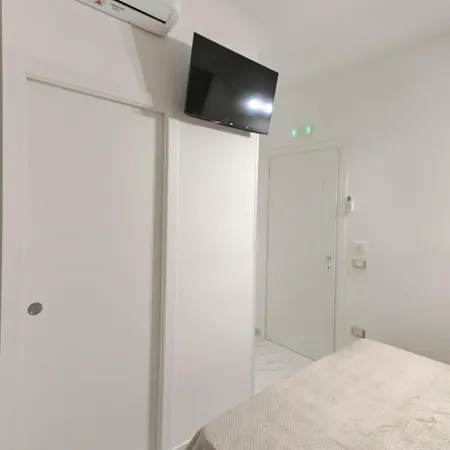 B&B And Me - 5 Min Dall'aeroporto & Wi-fi 나폴리