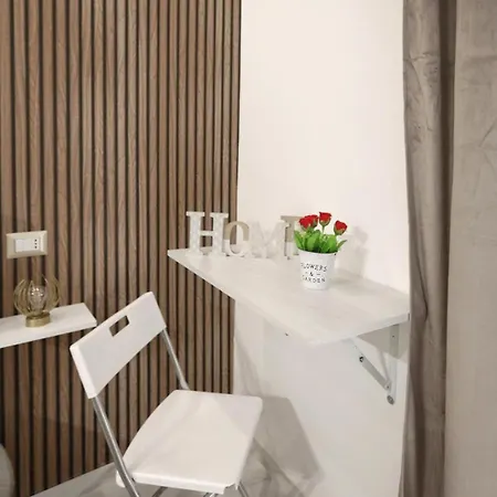 And Me - 5 Min Dall'aeroporto & Wi-fi 4* 나폴리